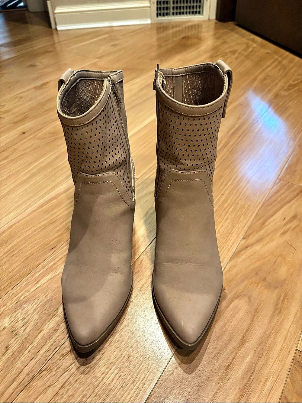 DV by Dolce Vita Women's Tan Heeled Booties